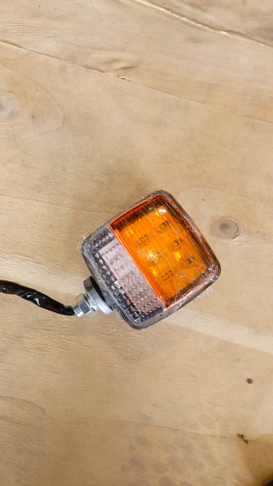 Фонарь правый передний A6V92-40361